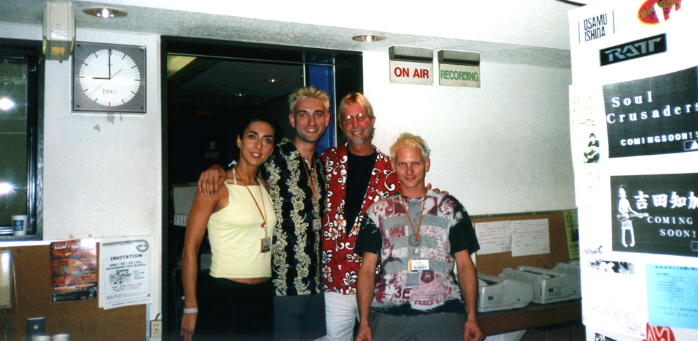 02glow-japan-radiokong