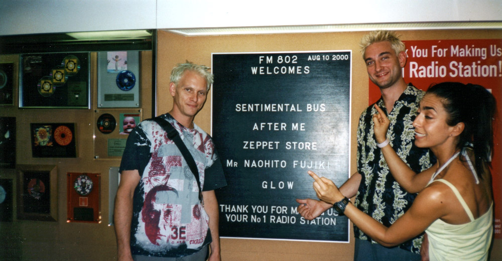 06glow-japan-radiodisplay