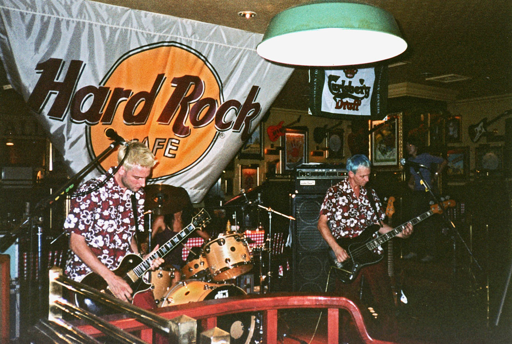 08glow-japan-hardrock